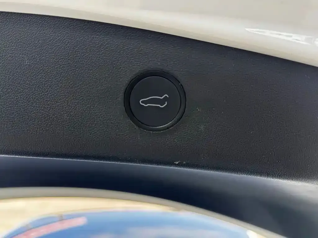 Tesla Model 3 — фото 6