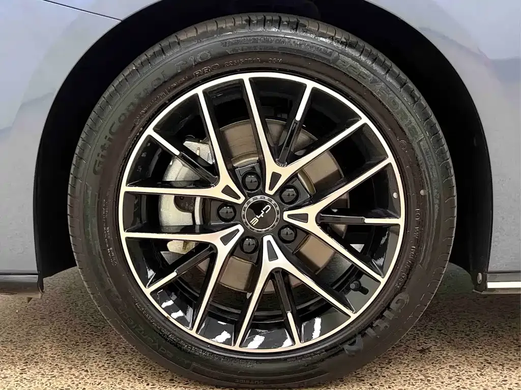 BYD Seal — фото 10