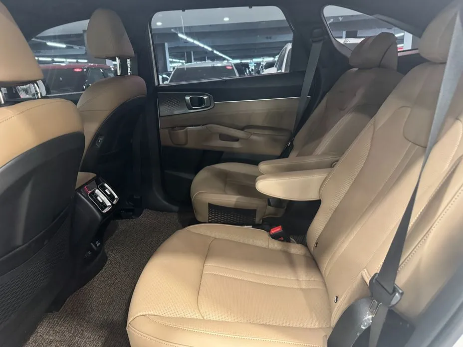 Kia Sorento — фото 10