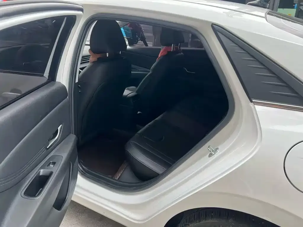 Hyundai Elantra 2022 из CN, фото 8