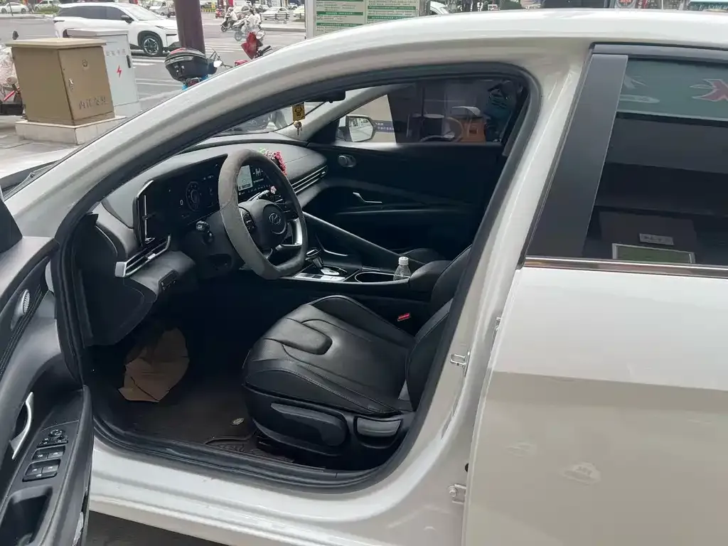 Hyundai Elantra 2022 из CN, фото 7