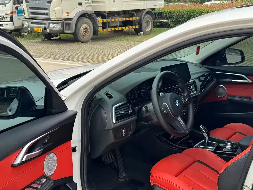 BMW 1 Series 2023 из CN, фото 2