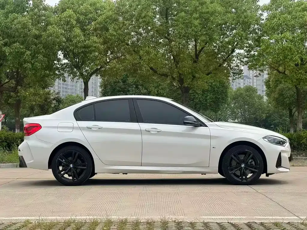 BMW 1 Series 2023 из CN, фото 8