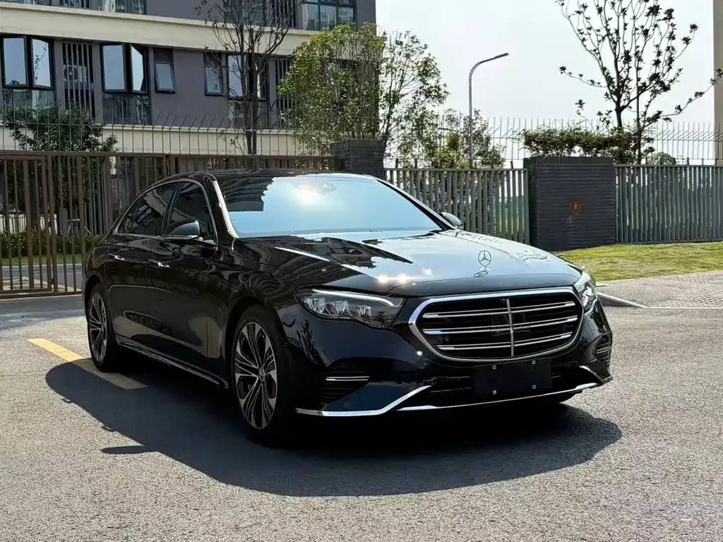 Mercedes-Benz E-Class — фото 4