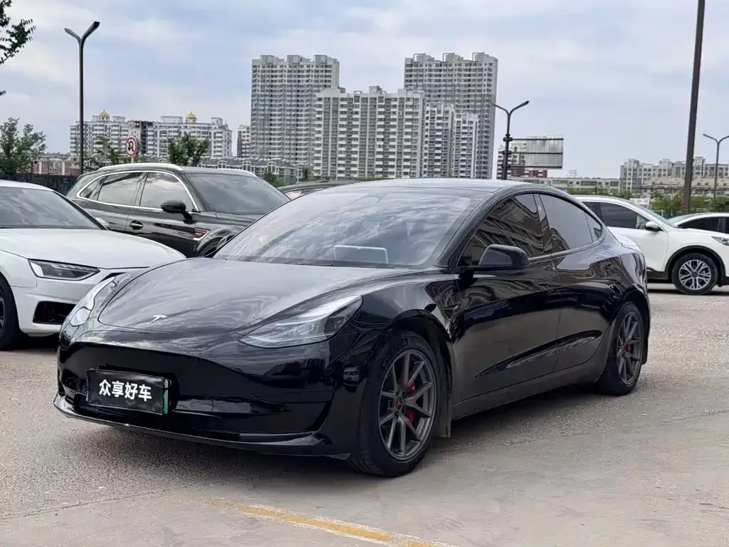 Tesla Model 3 — фото 1