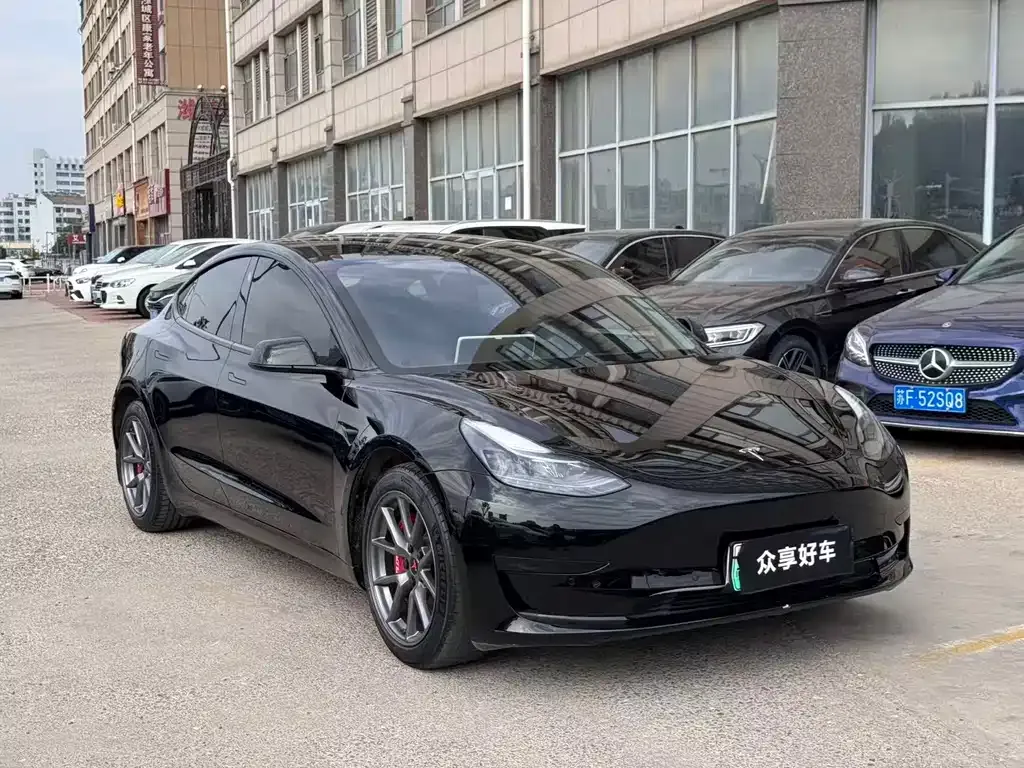 Tesla Model 3 — фото 7
