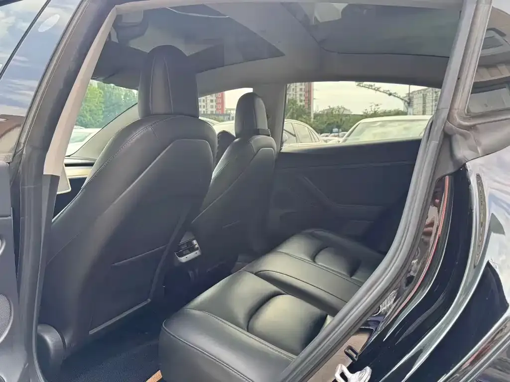 Tesla Model 3 — фото 2