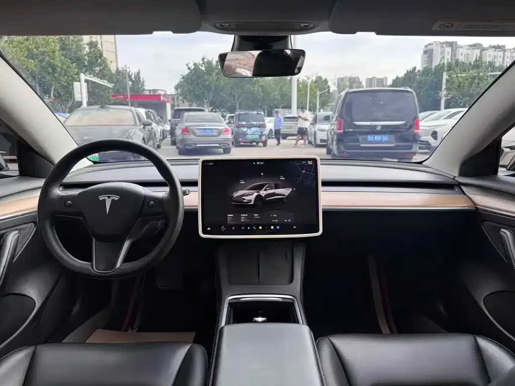 Tesla Model 3 — фото 10