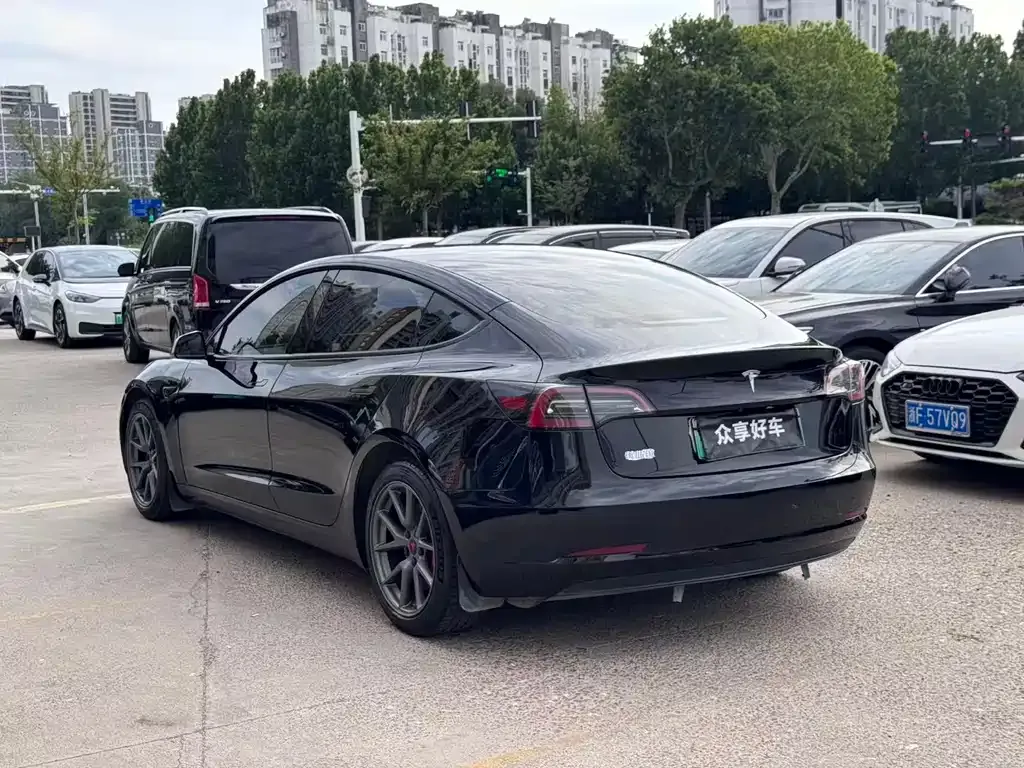 Tesla Model 3 — фото 5