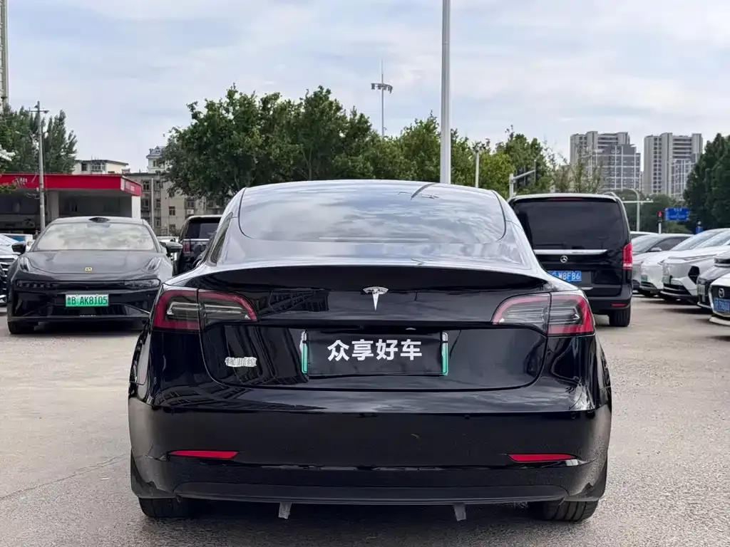 Tesla Model 3 — фото 6