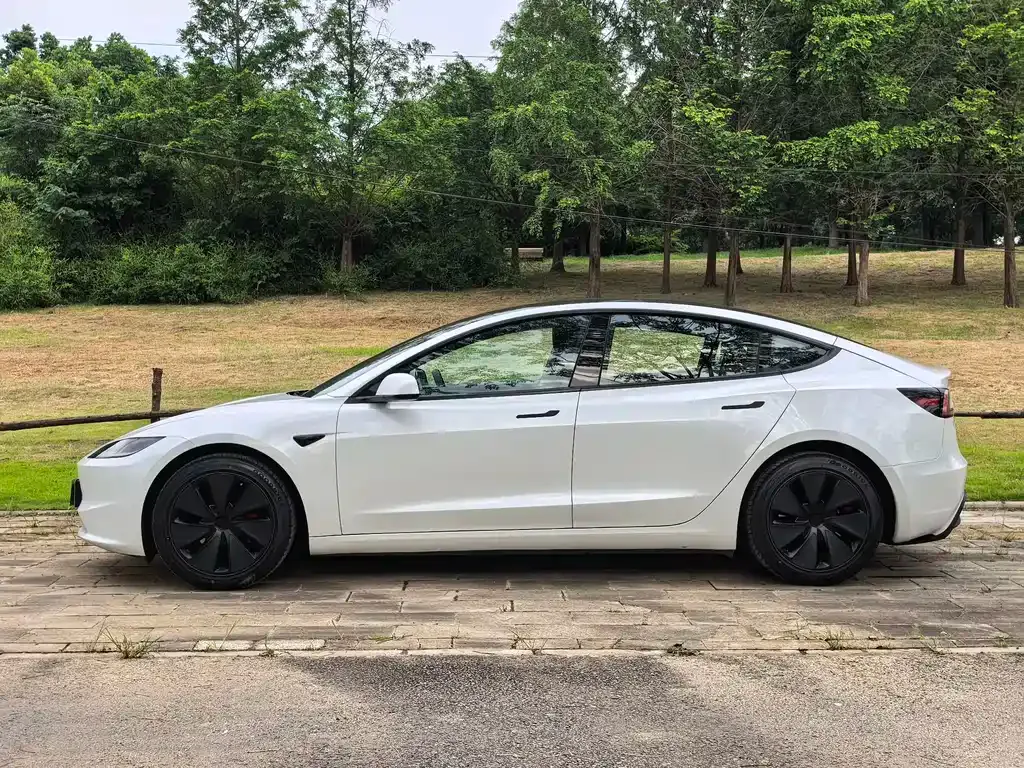 Tesla Model 3 — фото 8