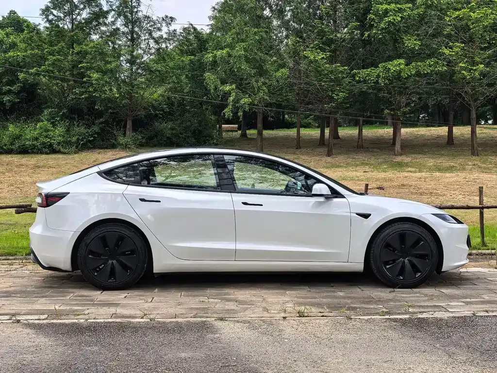 Tesla Model 3 — фото 7