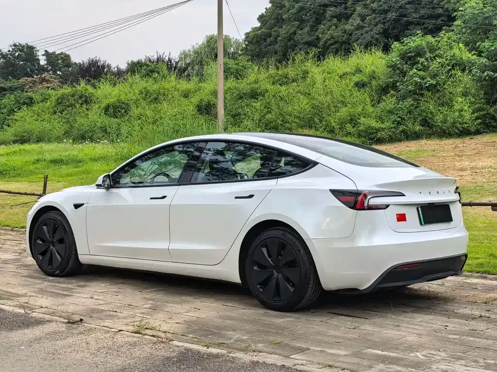 Tesla Model 3 — фото 5