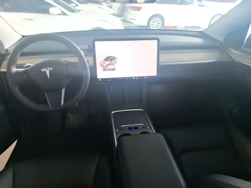 Tesla Model Y — фото 10