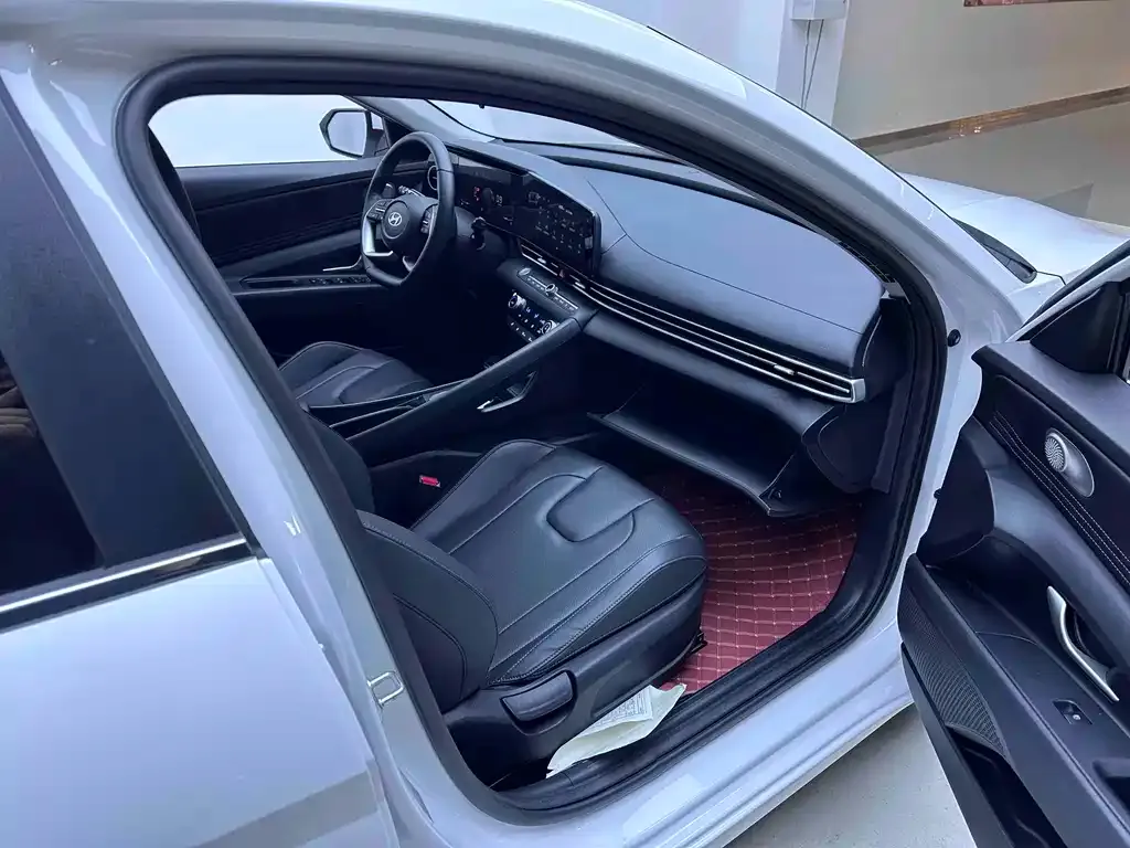 Hyundai Elantra — фото 2