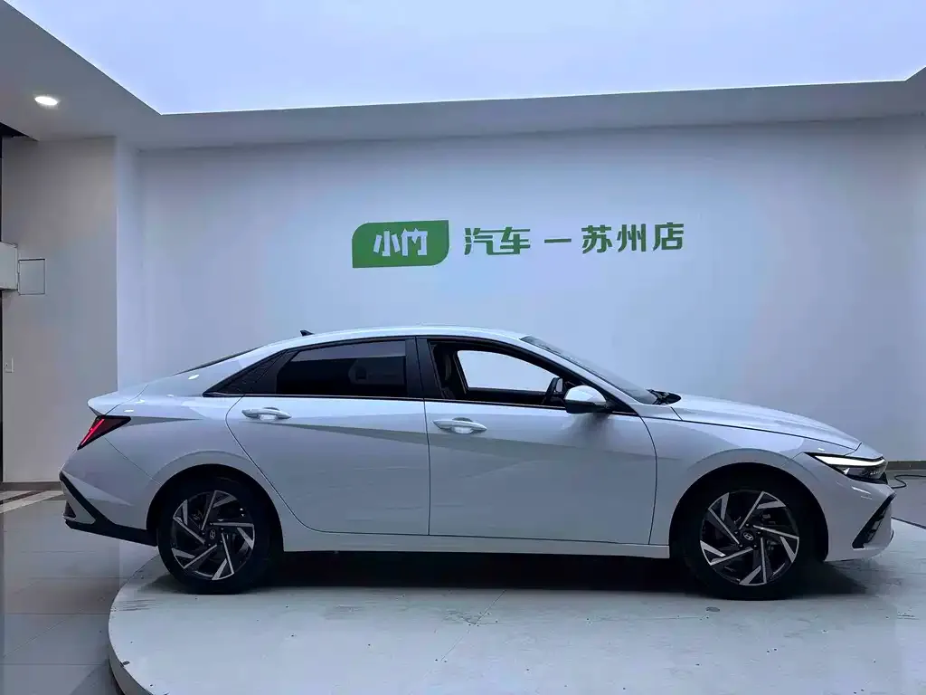 Hyundai Elantra — фото 4