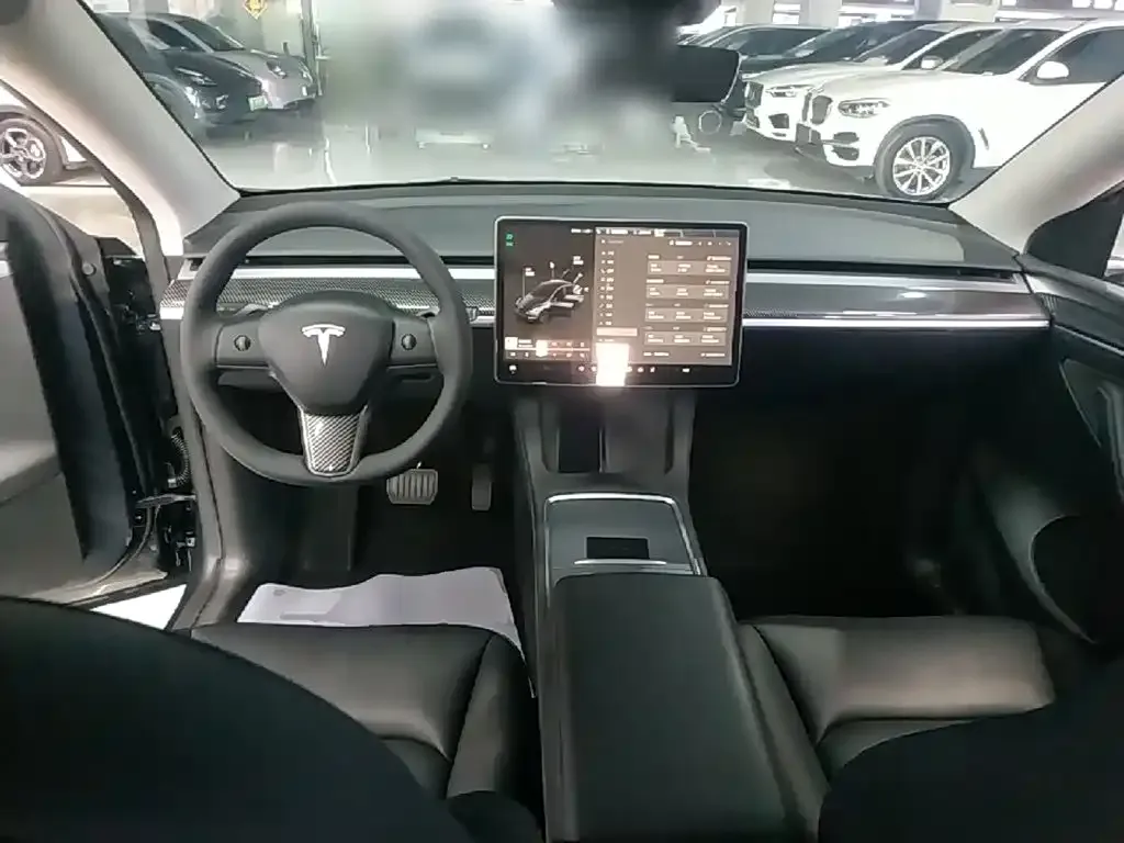 Tesla Model Y — фото 8