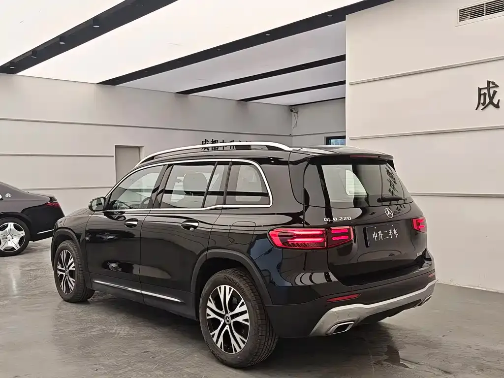Mercedes-Benz GLB — фото 9