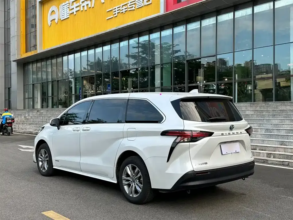 Toyota Sienna 2023 из CN, фото 5