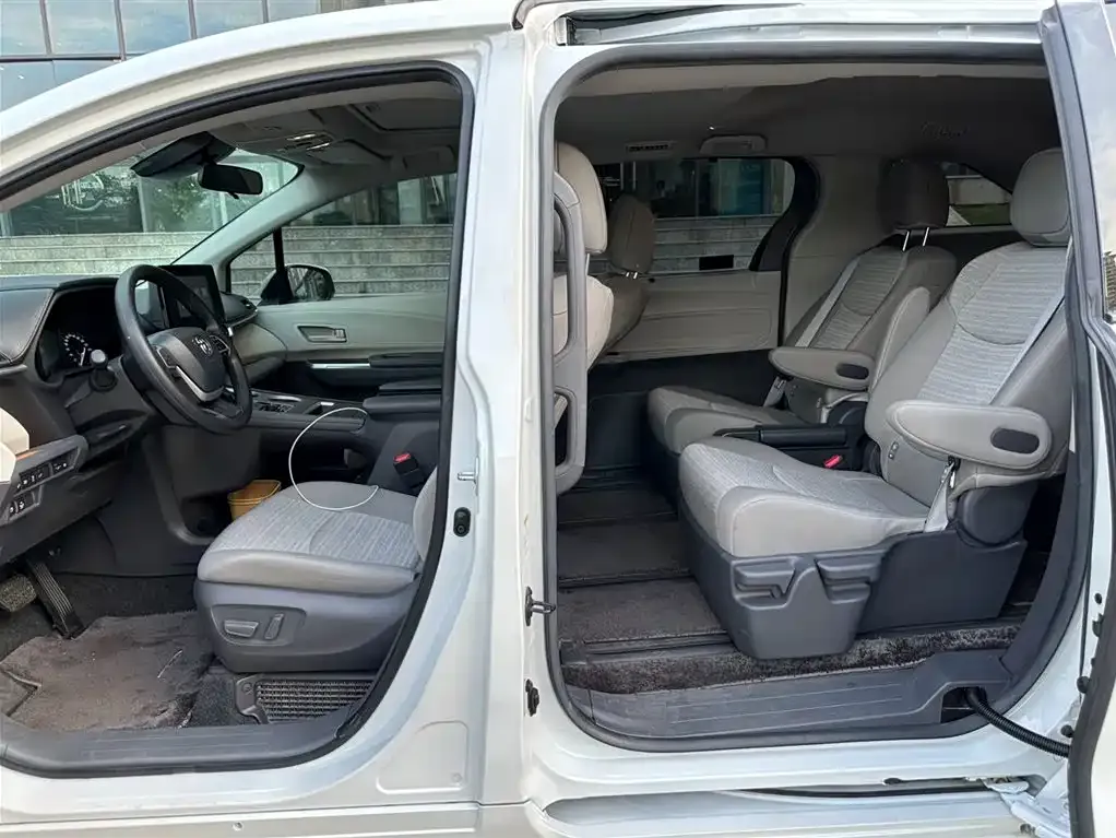 Toyota Sienna 2023 из CN, фото 6