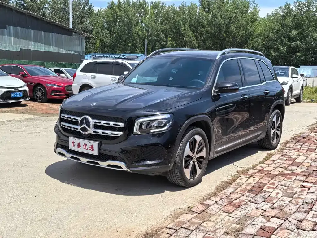 Mercedes-Benz GLB — фото 1