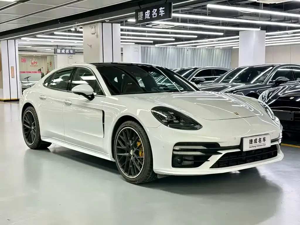 Porsche Panamera — фото 1