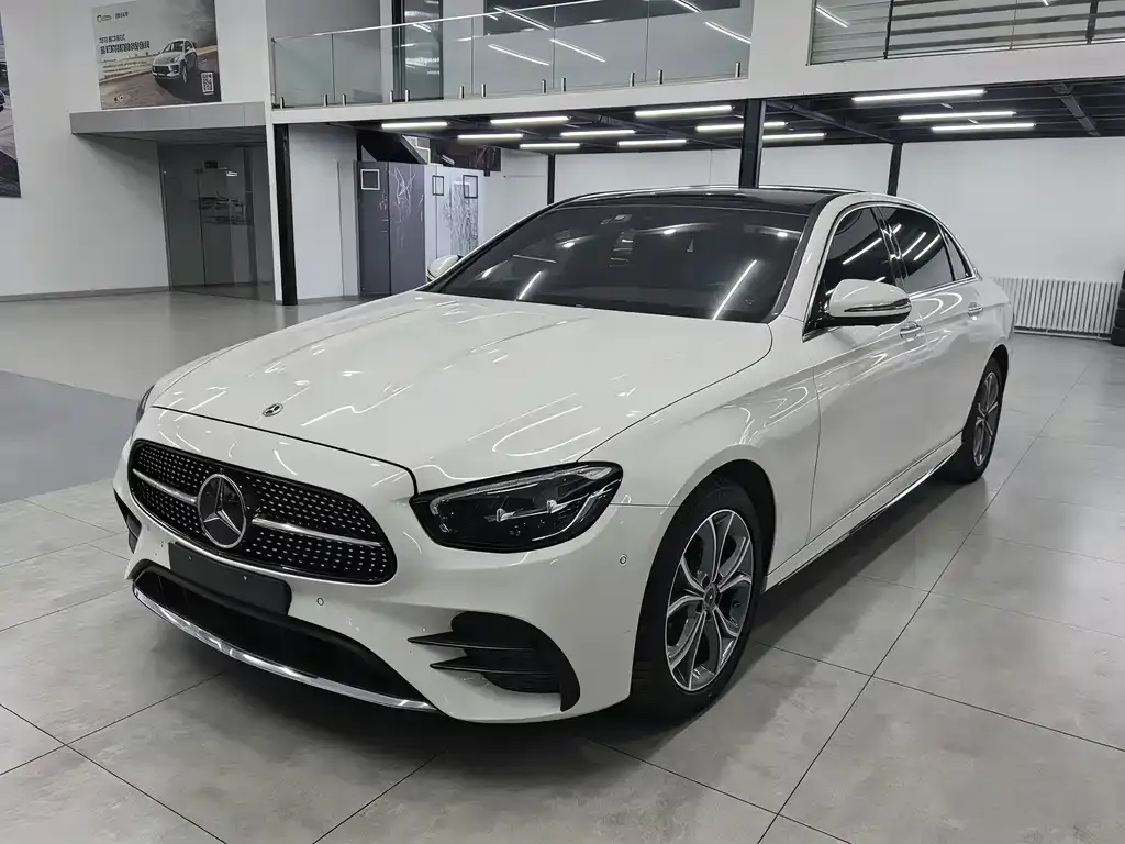 Mercedes-Benz E-Class — фото 1