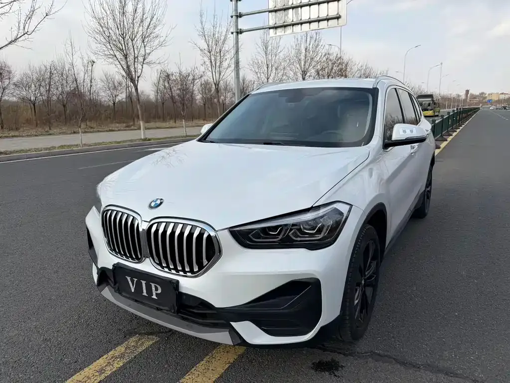 BMW X1 — фото 1