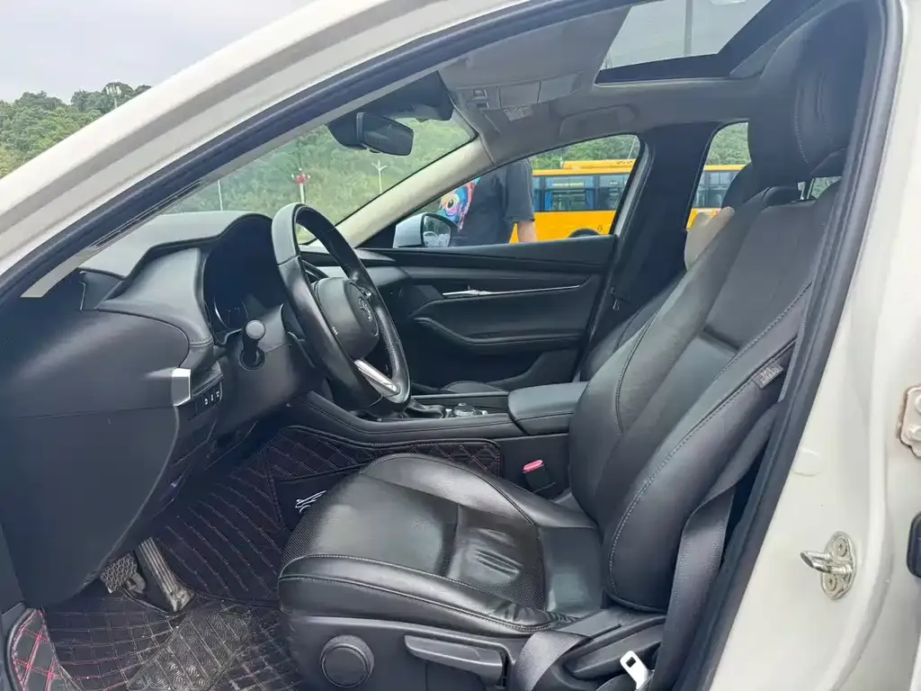 Mazda 3 Axela 2022 из CN, фото 2