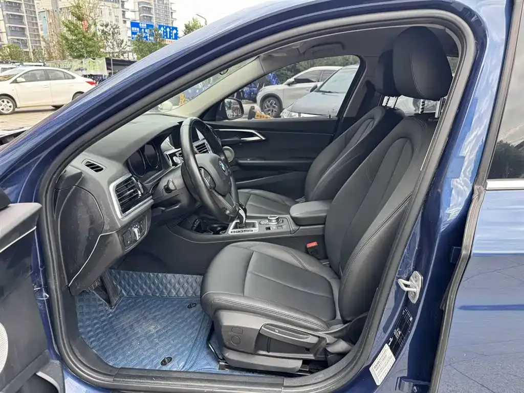 BMW 1 Series 2021 из CN, фото 9