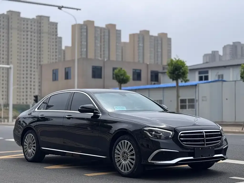 Mercedes-Benz E-Class — фото 2