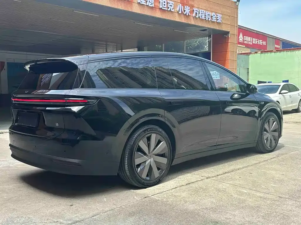 Li Auto i8 — фото 7