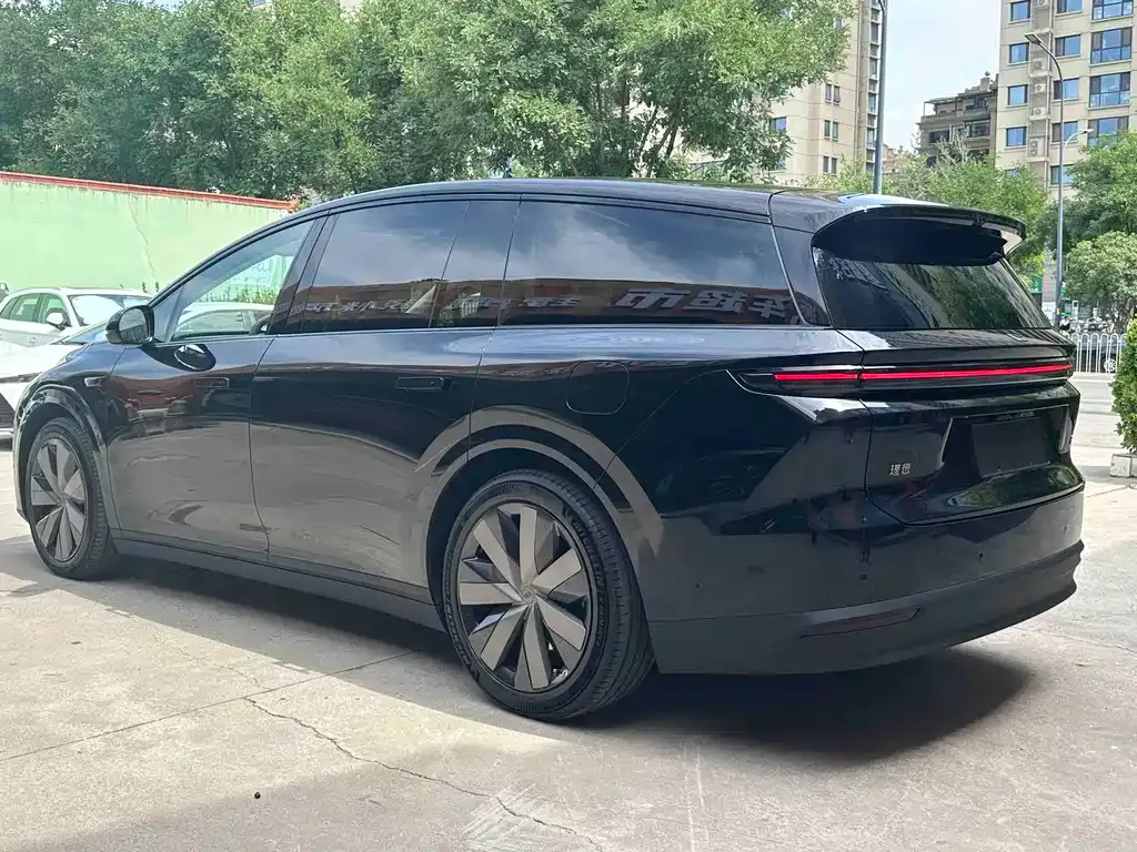 Li Auto i8 — фото 6