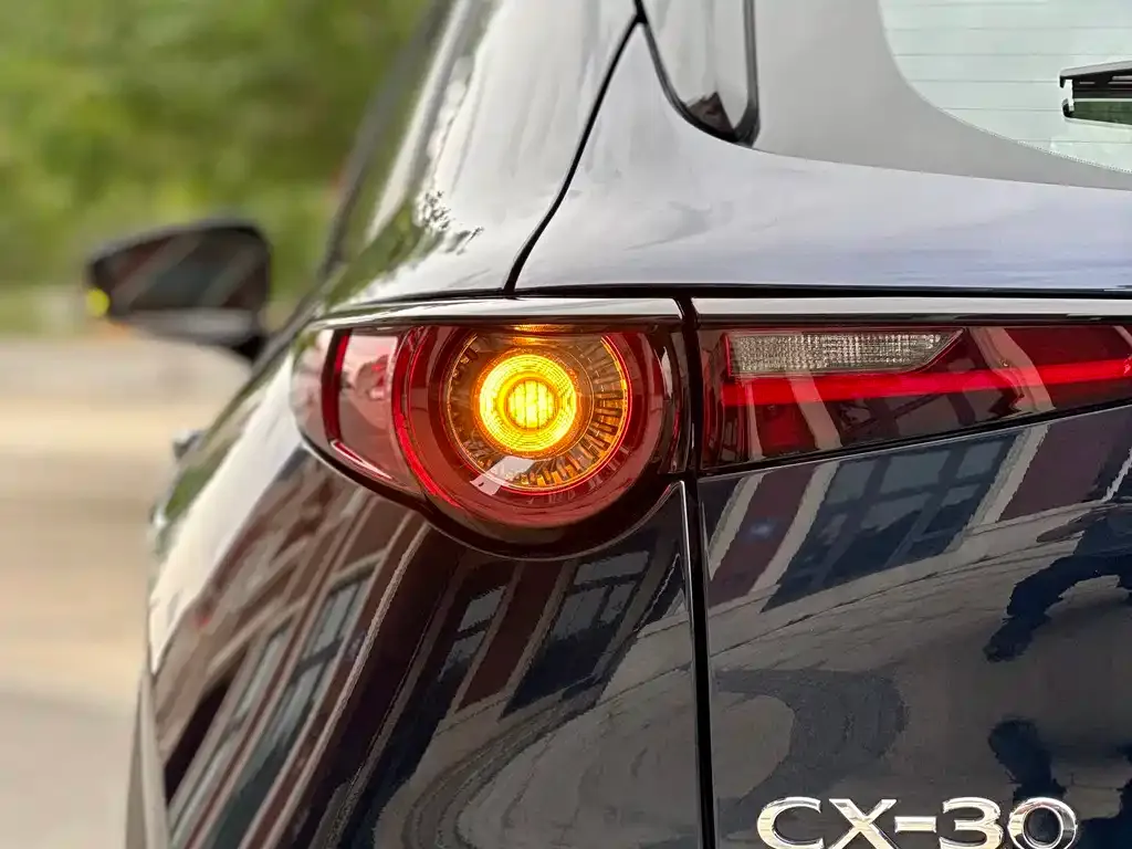 Mazda CX-30 — фото 2