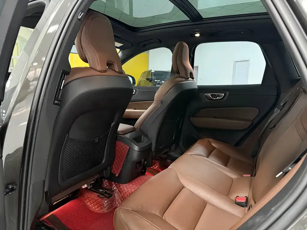 Volvo XC60 — фото 2