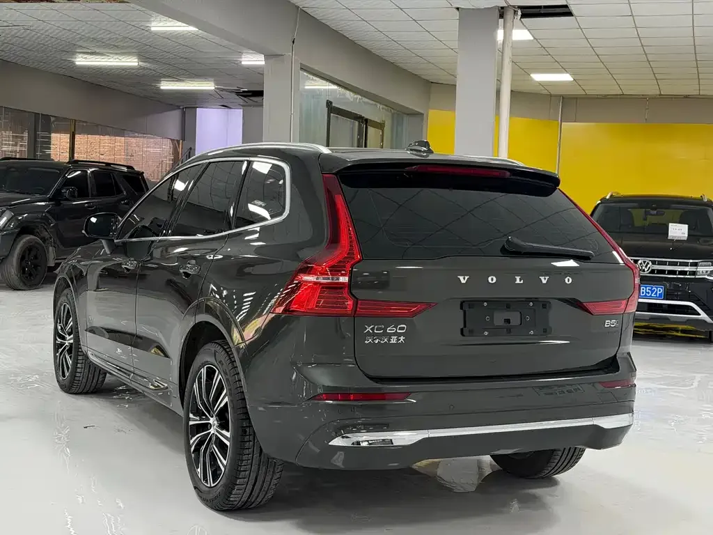Volvo XC60 — фото 9