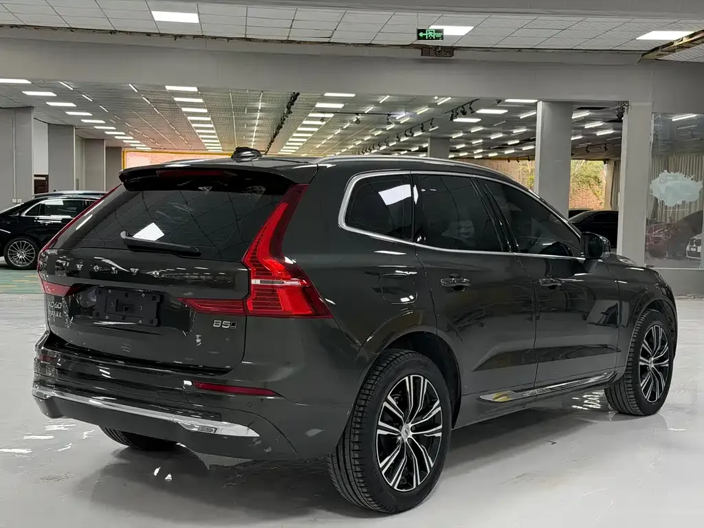 Volvo XC60 — фото 6