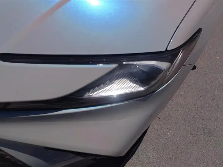 Toyota Camry — фото 2
