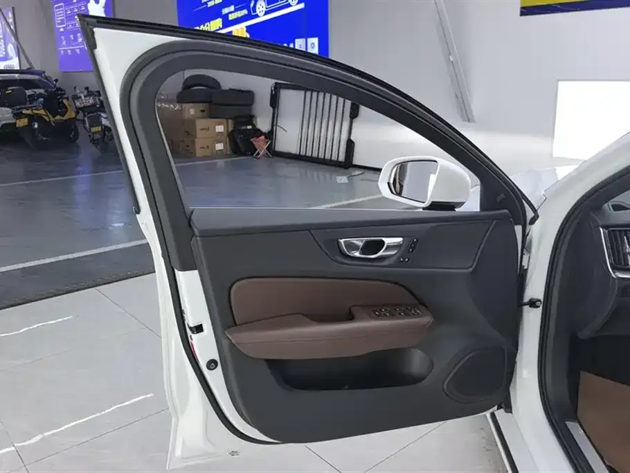 Volvo S60 — фото 10