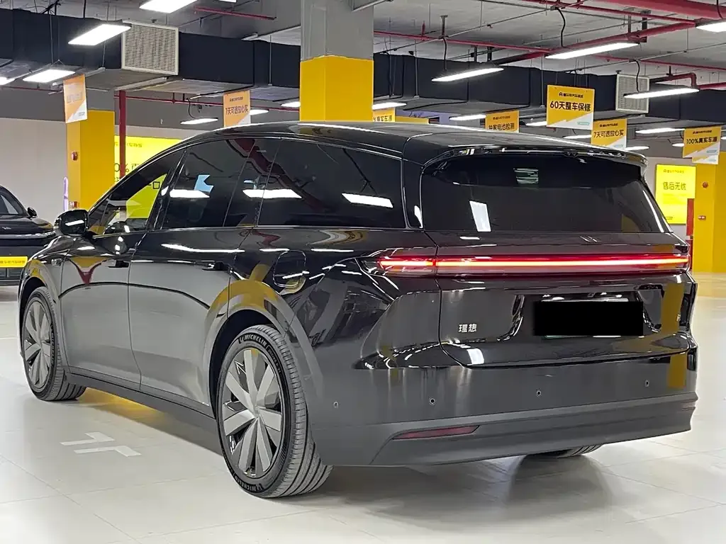 Li Auto i8 — фото 10