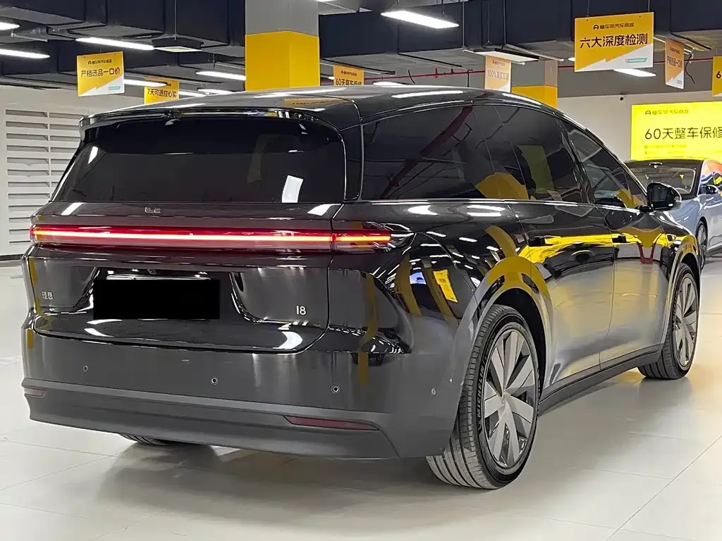Li Auto i8 — фото 3