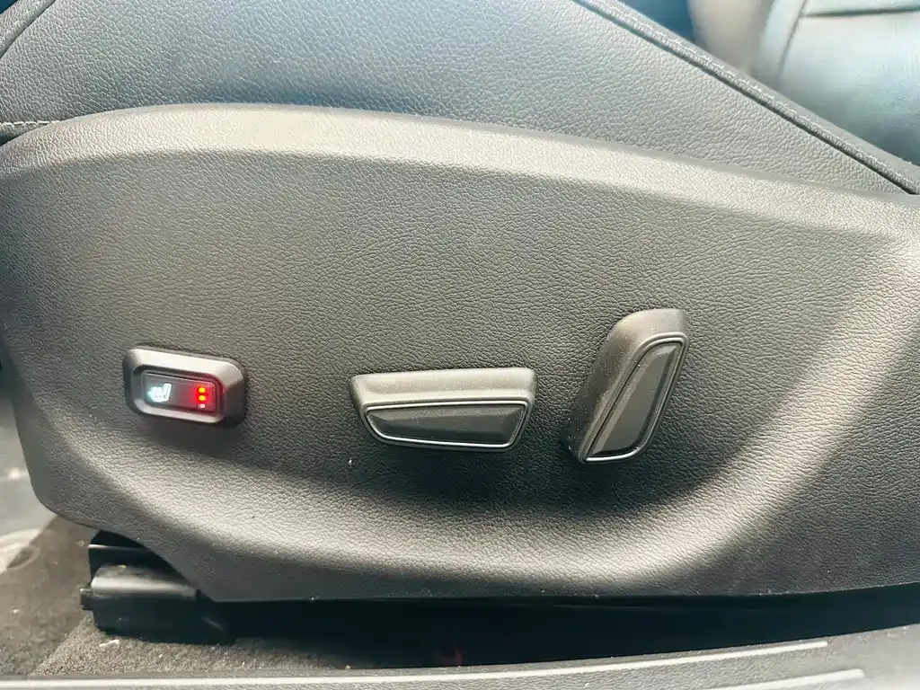 Hyundai Elantra — фото 8