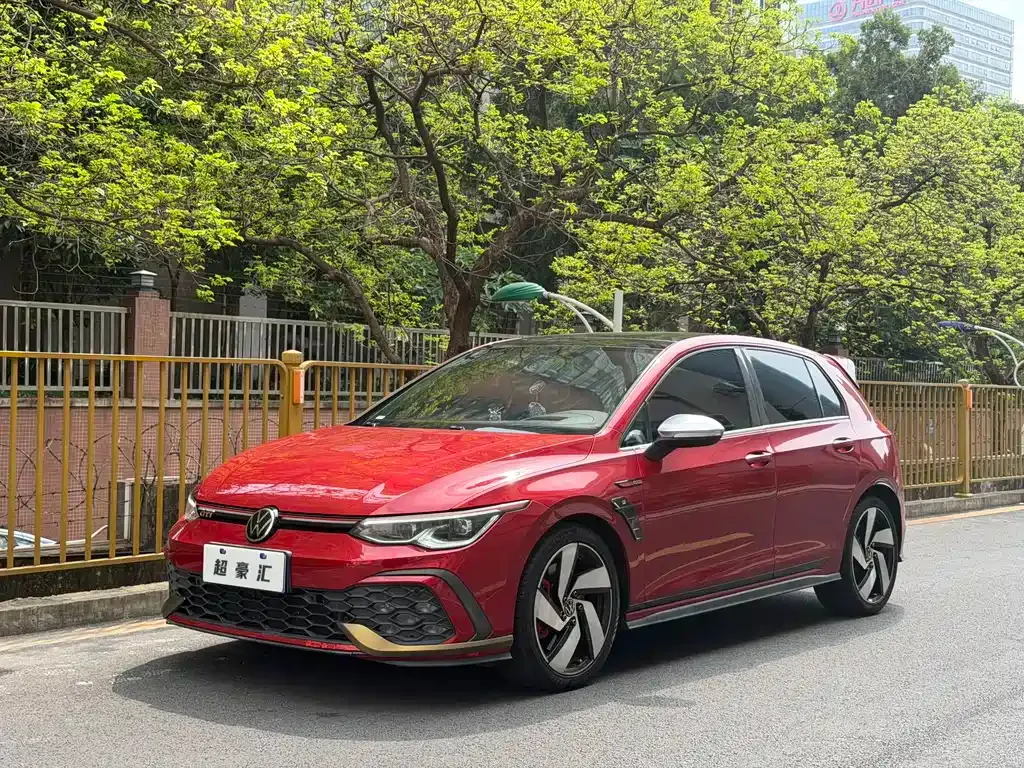 Volkswagen Golf GTI — фото 1