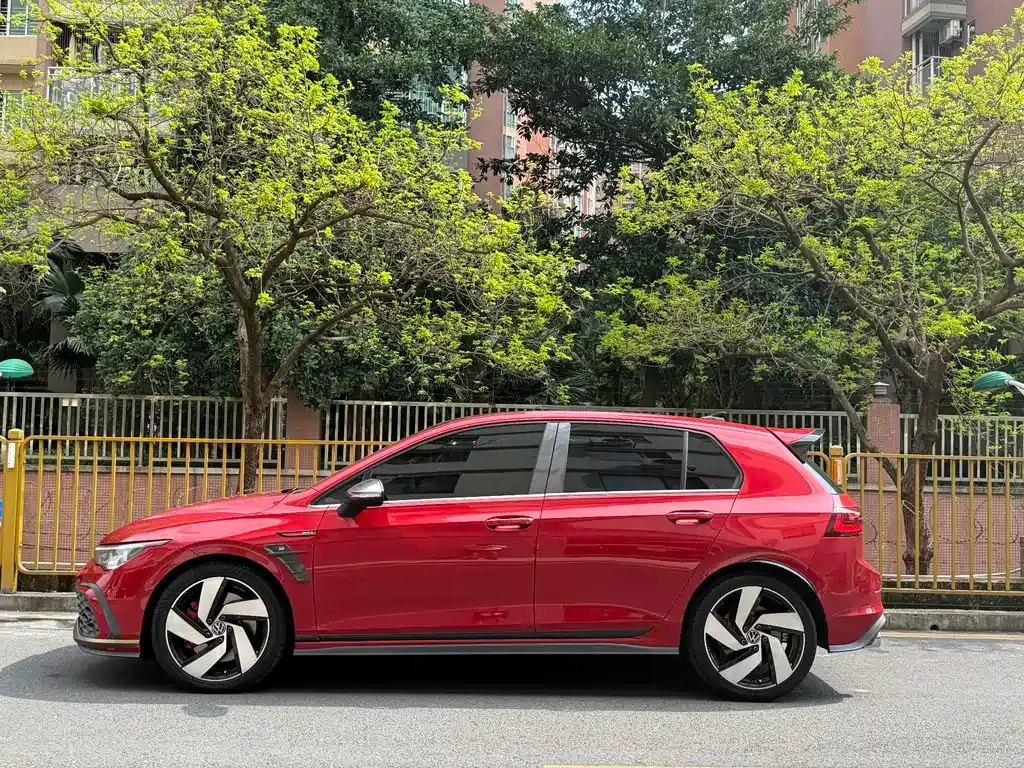 Volkswagen Golf GTI — фото 10