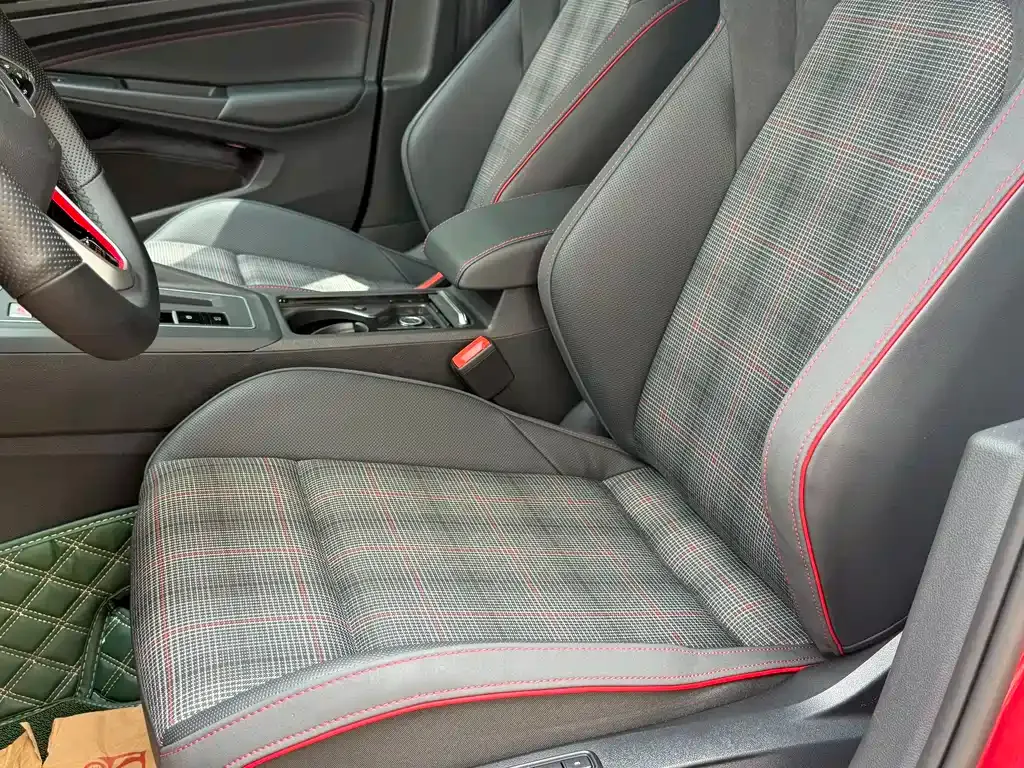 Volkswagen Golf GTI — фото 7