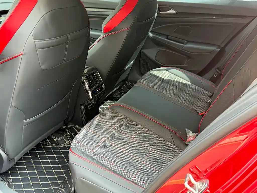 Volkswagen Golf GTI — фото 9