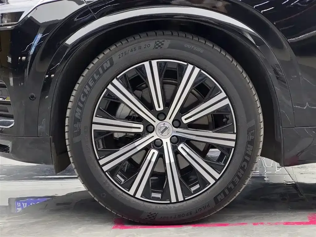 Volvo XC90 — фото 10