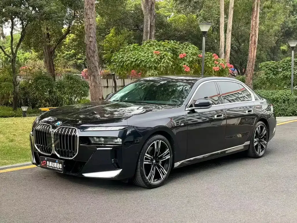BMW 7 Series — фото 1