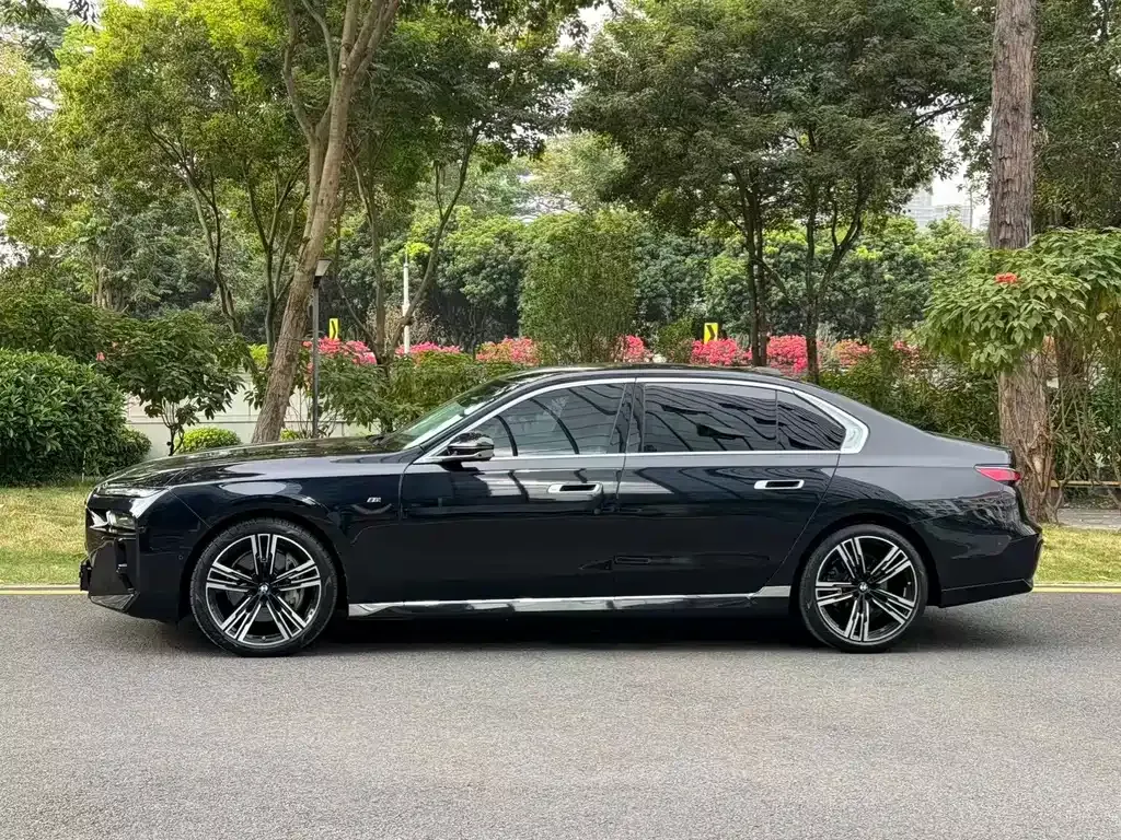 BMW 7 Series — фото 10