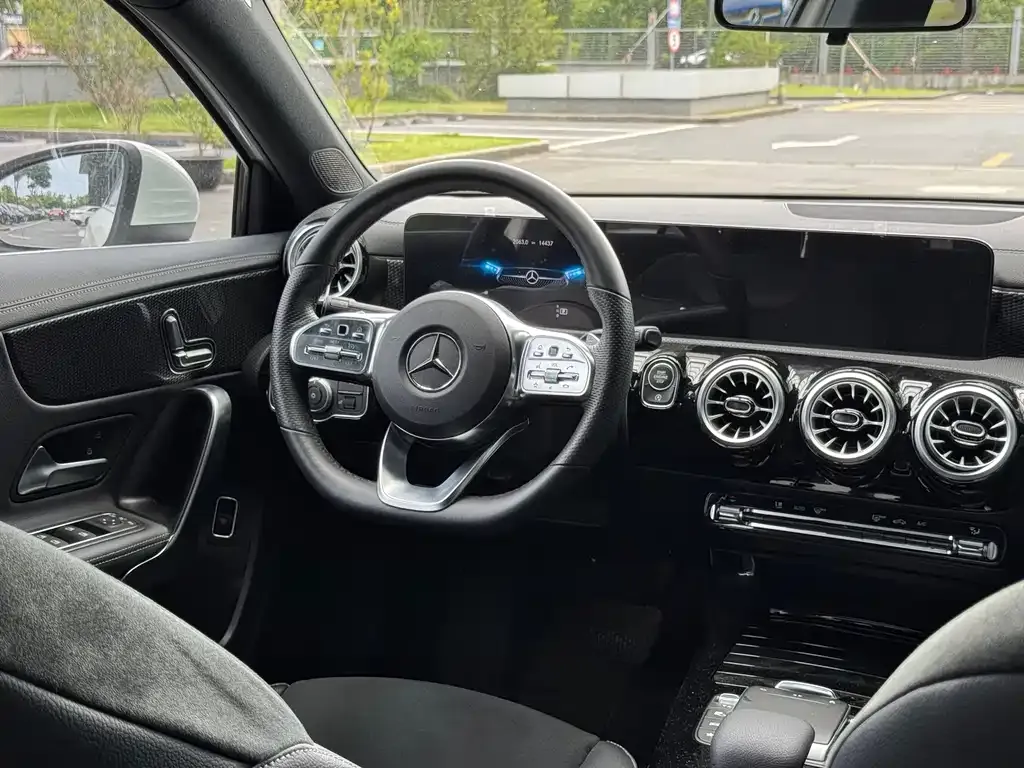 Mercedes-Benz A-Class — фото 10